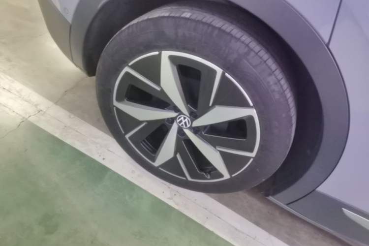 Used Volkswagen ID.4 CROZZ 2022 Long-Range Lite PRO Edition Right Rear Wheel Hub