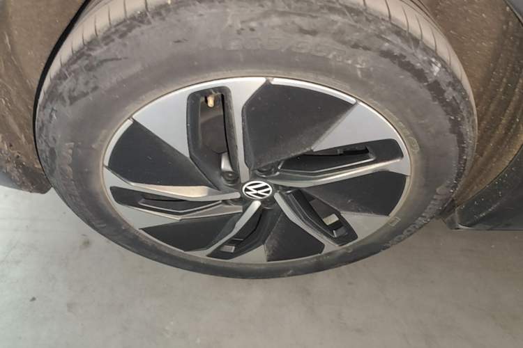Used Volkswagen ID.4 CROZZ 2022 Standard Range PURE Edition Right Rear Wheel Hub