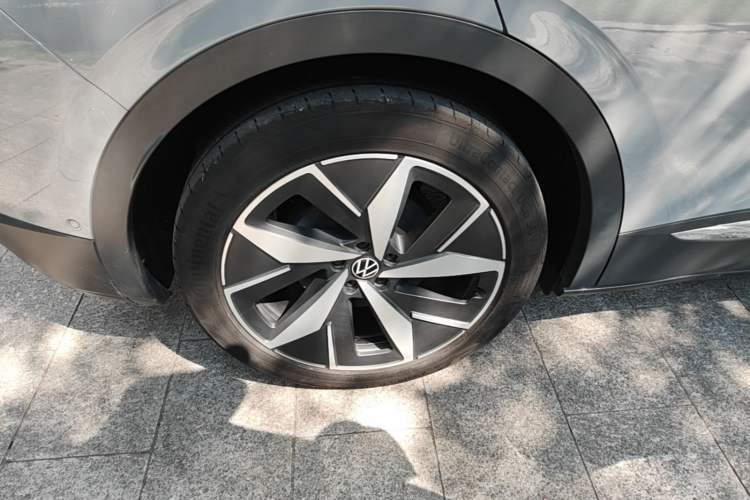 Used Volkswagen ID.4 CROZZ 2022 Long-Range Lite PRO Edition Right Rear Wheel Hub