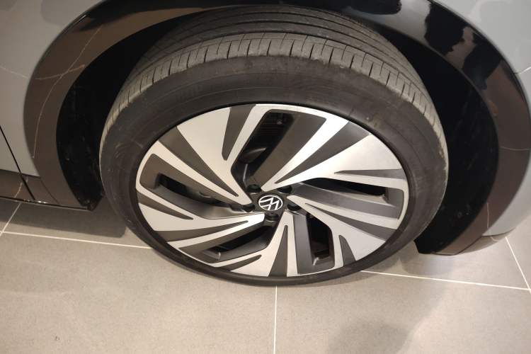 Used Volkswagen ID.4 CROZZ 2022 High-Performance PRIME Edition Right Rear Wheel Hub