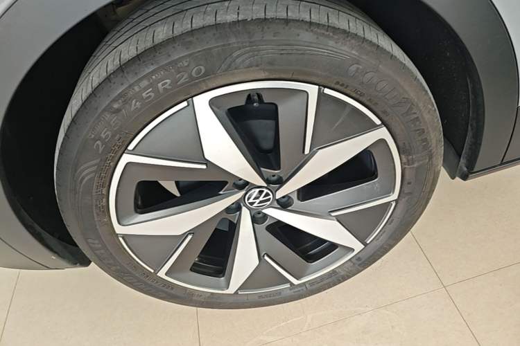 Used Volkswagen ID.4 CROZZ 2022 Long-Range Lite PRO Edition Right Rear Wheel Hub