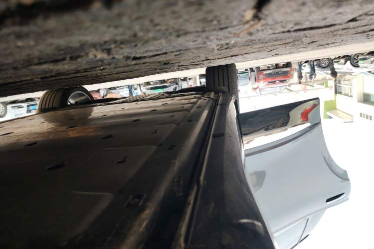 Used Volkswagen ID.4 CROZZ 2022 High-Performance PRIME Edition Right Side Sill