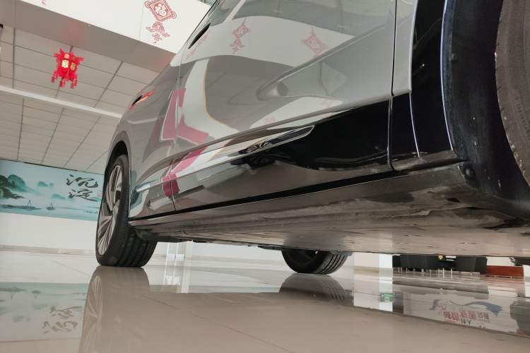 Used Volkswagen ID.4 CROZZ 2022 High-Performance PRIME Edition Right Side Sill