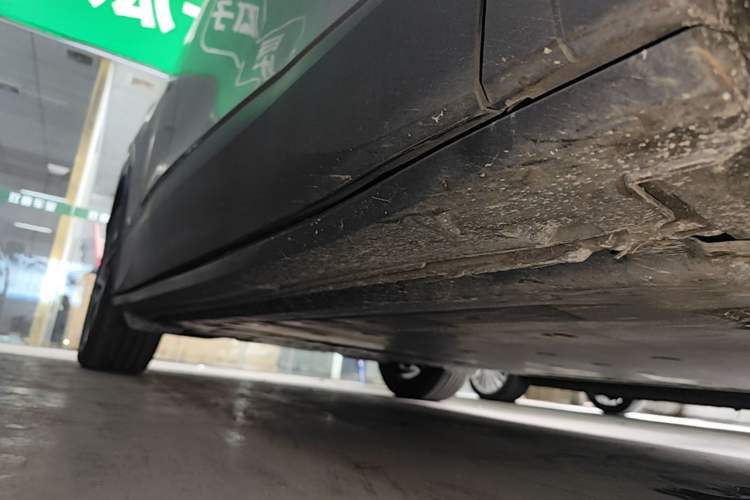 Used Volkswagen ID.4 CROZZ 2022 Standard Range PURE Edition Right Side Sill