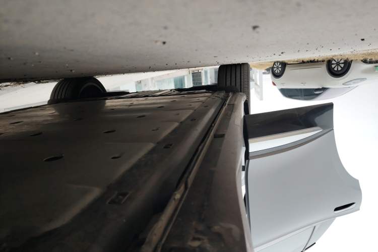 Used Volkswagen ID.4 CROZZ 2022 High-Performance PRIME Edition Right Side Sill
