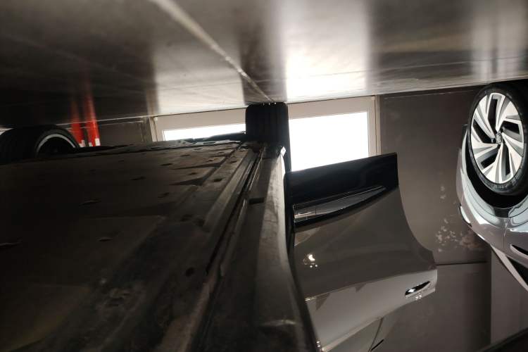 Used Volkswagen ID.4 CROZZ 2022 High-Performance PRIME Edition Right Side Sill