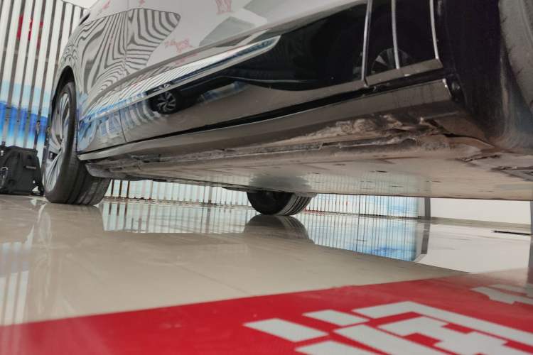 Used Volkswagen ID.4 CROZZ 2022 High-Performance PRIME Edition Right Side Sill