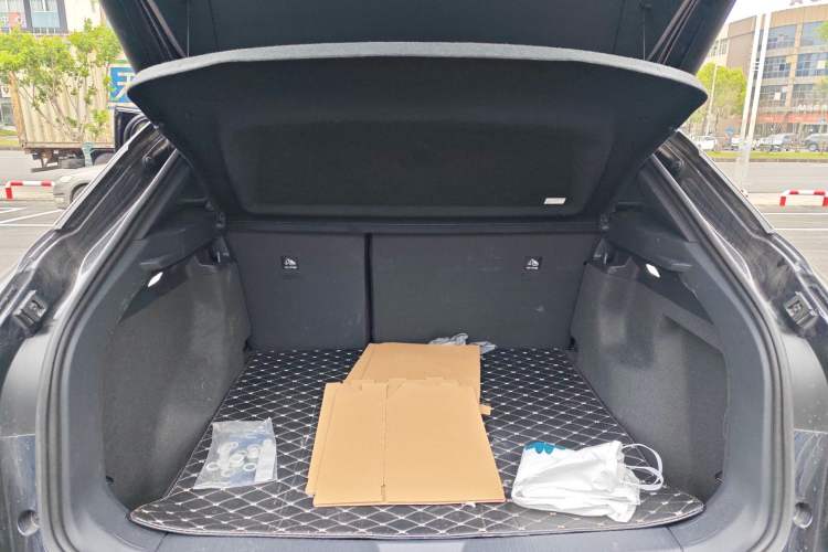 Used Volkswagen ID.4 CROZZ 2022 High-Performance PRIME Edition Trunk