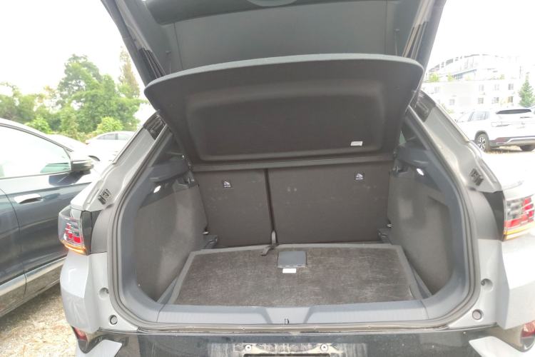 Used Volkswagen ID.4 CROZZ 2022 High-Performance PRIME Edition Trunk