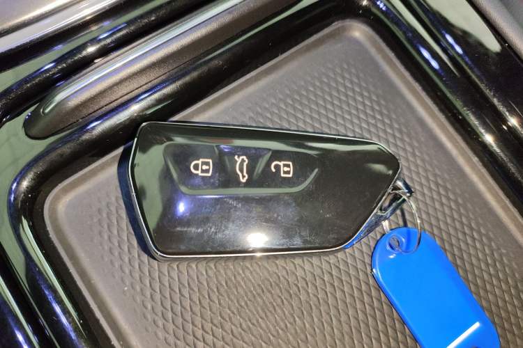 Used Volkswagen ID.4 CROZZ 2022 High-Performance PRIME Edition Vehicle Key