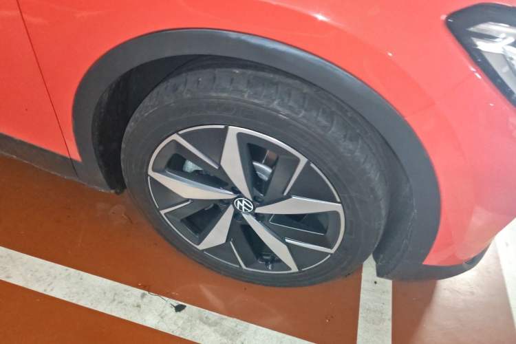 Used Volkswagen ID.4 CROZZ 2022 Long-Range Lite PRO Edition Right Front Wheel Hub