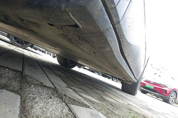 Used Volkswagen ID.4 CROZZ 2022 Long-Range PURE+ Edition Left Side Sill