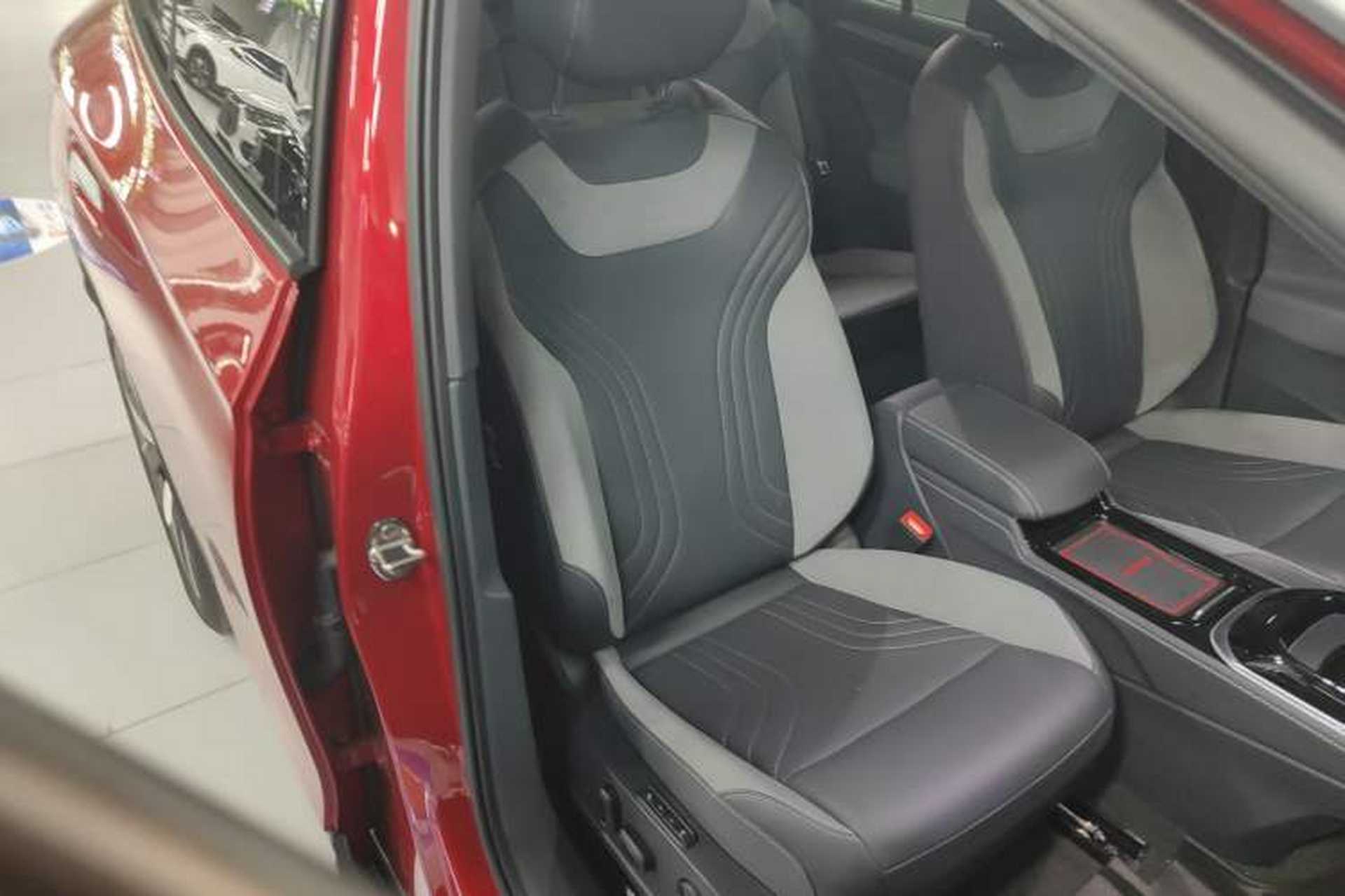 Used Volkswagen ID.4 CROZZ 2022 Long-Range Lite PRO Edition Right Front Seat