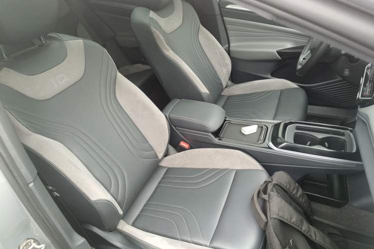 Used Volkswagen ID.4 CROZZ 2022 Long-Range Lite PRO Edition Right Front Seat