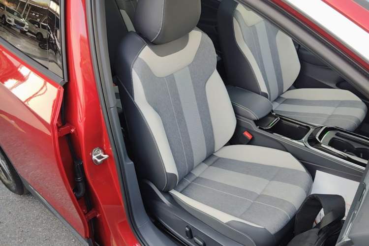 Used Volkswagen ID.4 CROZZ 2022 Long-Range PURE+ Edition Right Front Seat