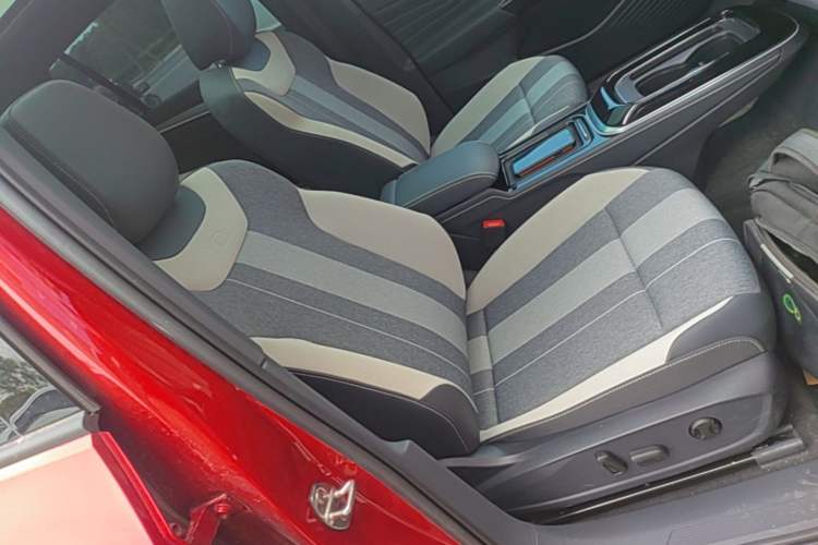 Used Volkswagen ID.4 CROZZ 2022 Long-Range PURE+ Edition Right Front Seat