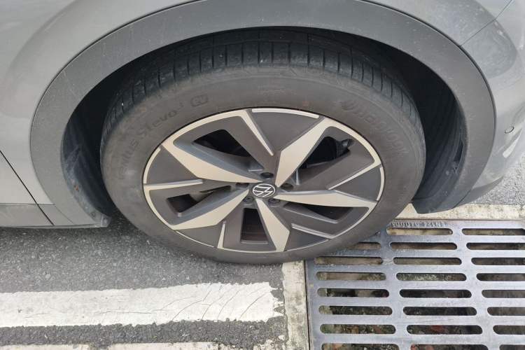 Used Volkswagen ID.4 CROZZ 2022 Long-Range Lite PRO Edition Right Front Wheel Hub
