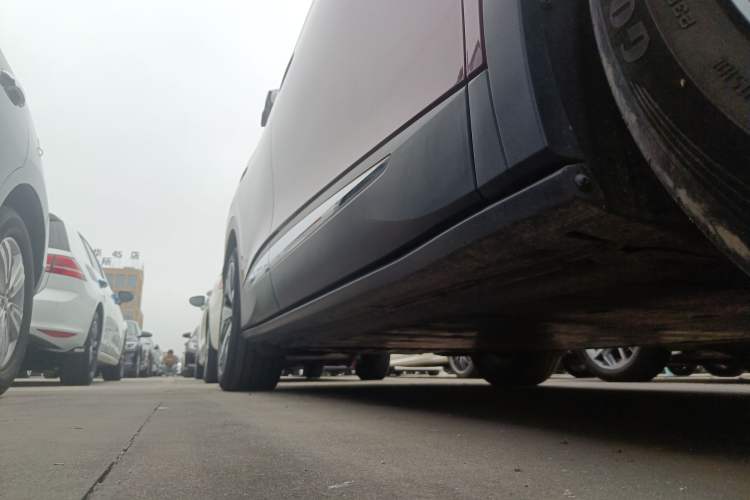 Used Volkswagen ID.4 CROZZ 2022 Long-Range Lite PRO Edition Right Side Sill