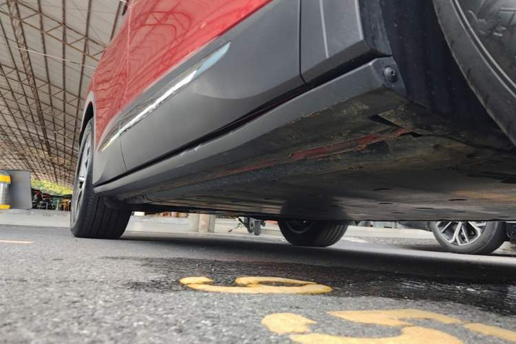 Used Volkswagen ID.4 CROZZ 2022 Long-Range PURE+ Edition Right Side Sill