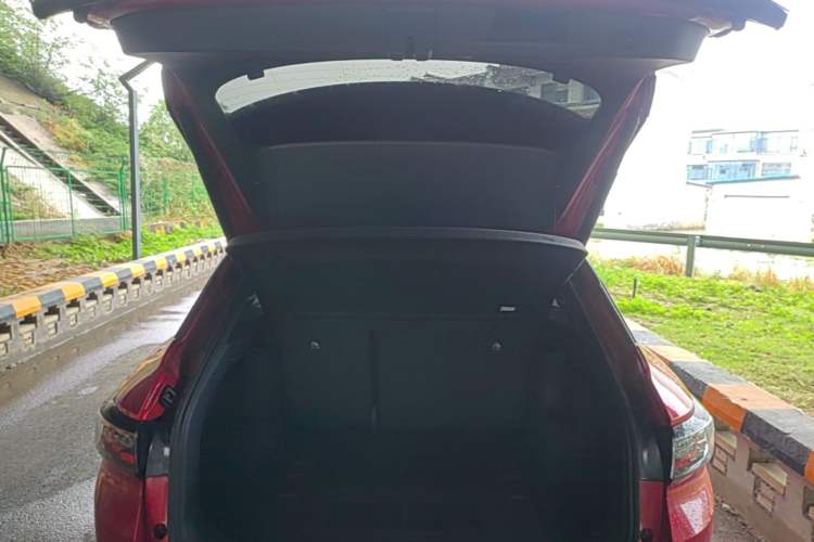 Used Volkswagen ID.4 CROZZ 2022 Long-Range PURE+ Edition Trunk