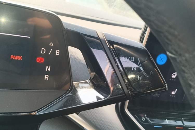 Used Volkswagen ID.4 CROZZ 2022 High-Performance PRIME Edition Gear Lever