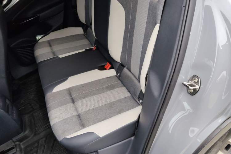 Used Volkswagen ID.4 CROZZ 2022 Standard Range PURE Edition Interior 4