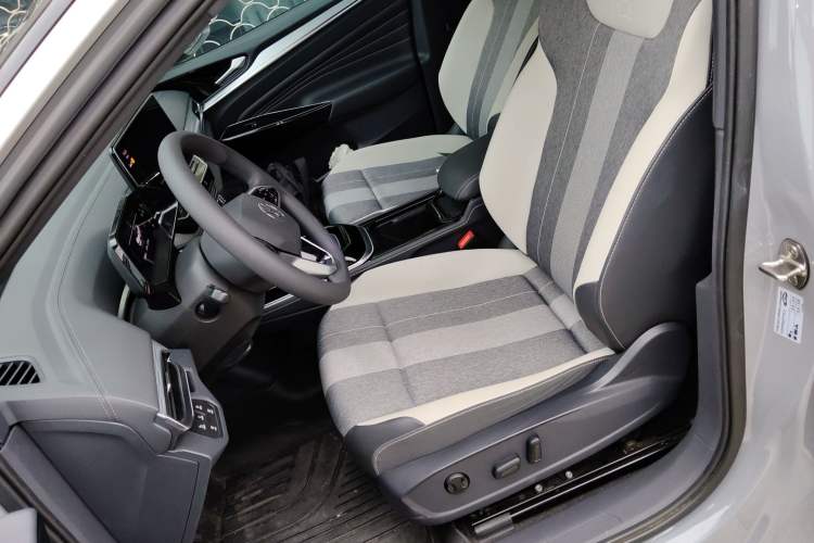 Used Volkswagen ID.4 CROZZ 2022 Standard Range PURE Edition Left Front Seat