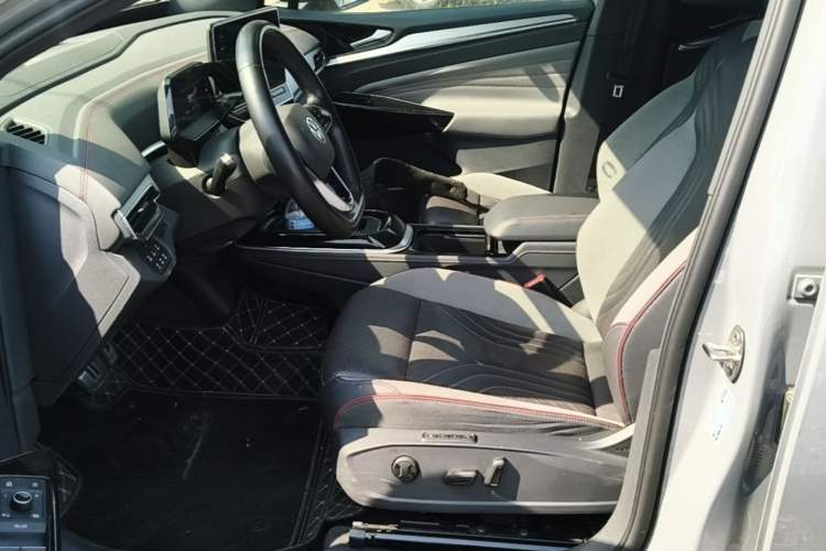 Used Volkswagen ID.4 CROZZ 2022 High-Performance PRIME Edition Left Front Seat
