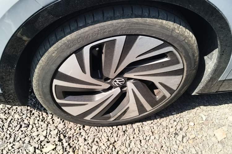 Used Volkswagen ID.4 CROZZ 2022 High-Performance PRIME Edition Left Front Wheel Hub