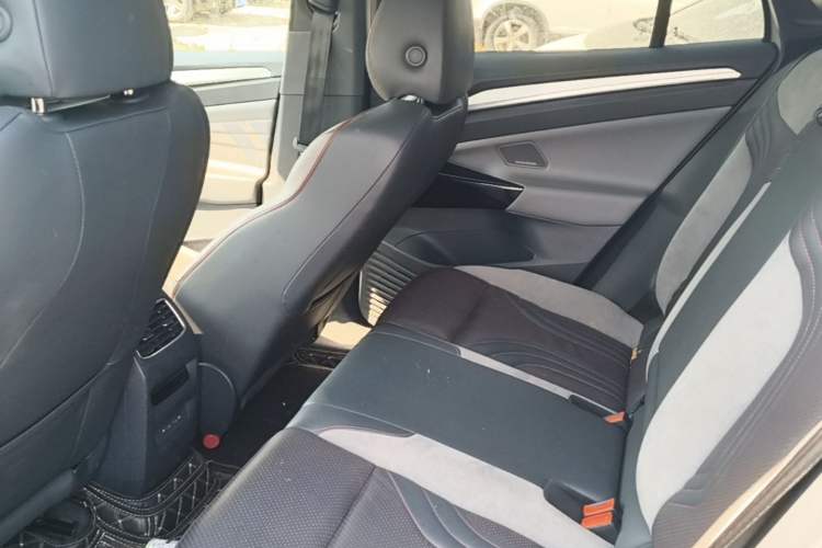Used Volkswagen ID.4 CROZZ 2022 High-Performance PRIME Edition Left Rear Seat