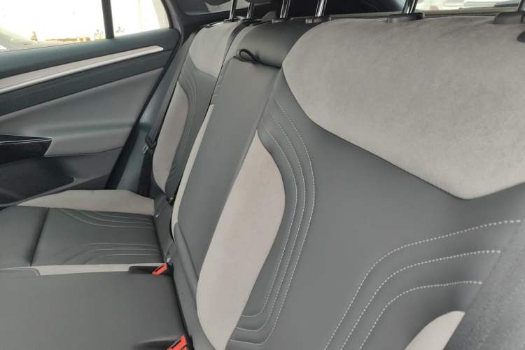 Used Volkswagen ID.4 CROZZ 2022 Long-Range Lite PRO Edition Left Rear Seat