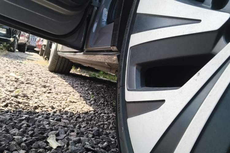 Used Volkswagen ID.4 CROZZ 2022 High-Performance PRIME Edition Left Side Sill