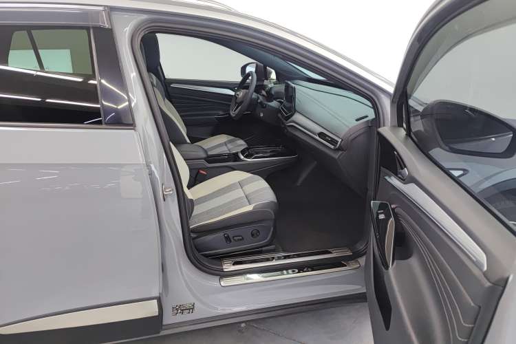 Used Volkswagen ID.4 CROZZ 2022 Pure Edition Limited Edition Right Front Seat