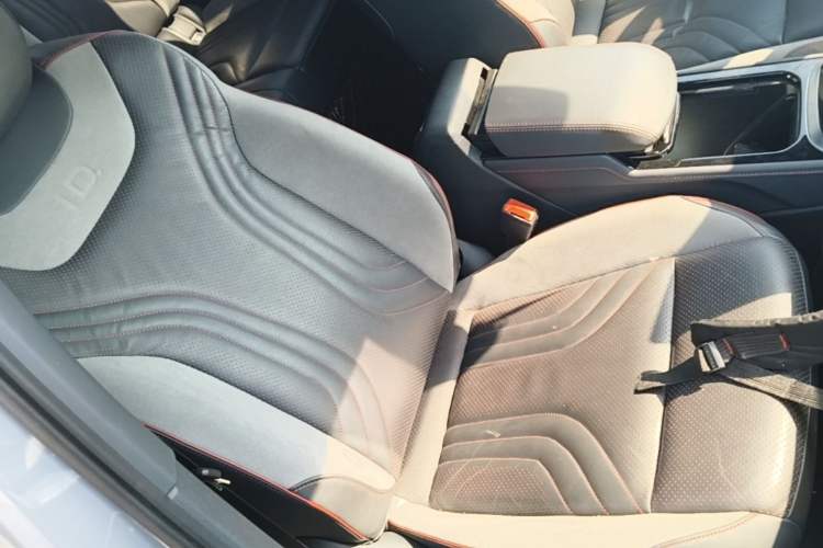 Used Volkswagen ID.4 CROZZ 2022 High-Performance PRIME Edition Right Front Seat