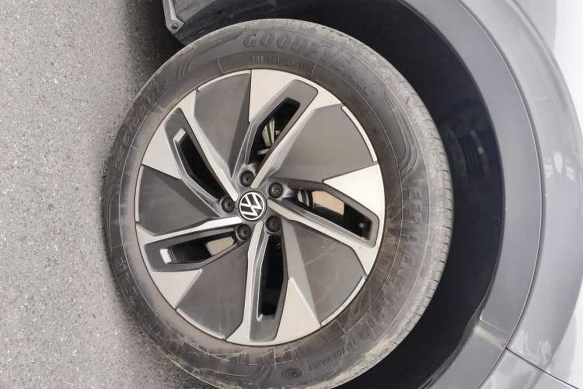 Used Volkswagen ID.4 CROZZ 2022 Standard Range PURE Edition Right Front Wheel Hub