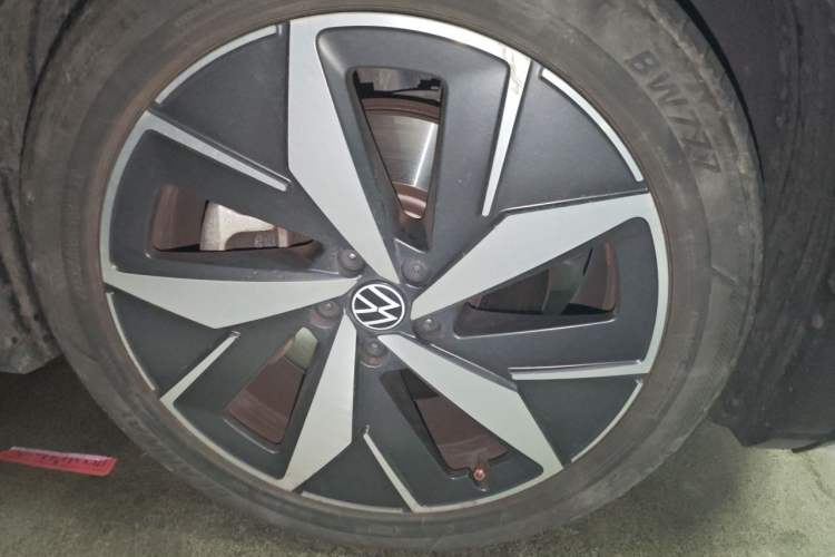 Used Volkswagen ID.4 CROZZ 2022 Long-Range Lite PRO Edition Right Front Wheel Hub