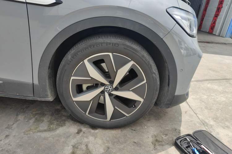 Used Volkswagen ID.4 CROZZ 2022 Long-Range Lite PRO Edition Right Front Wheel Hub
