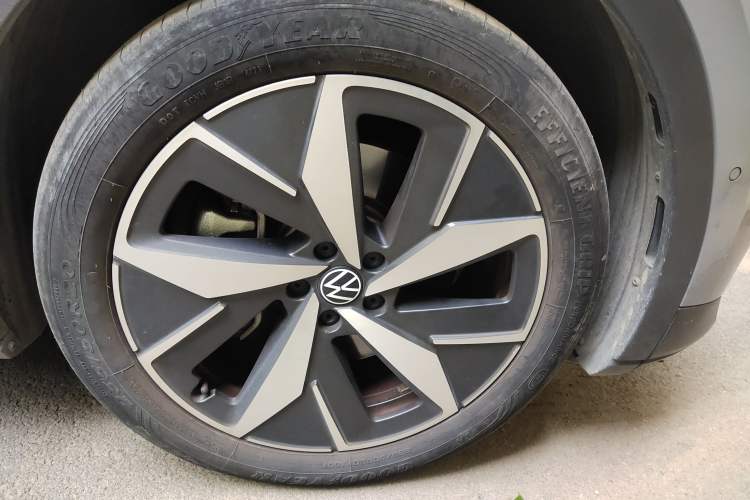 Used Volkswagen ID.4 CROZZ 2022 Long-Range Lite PRO Edition Right Front Wheel Hub