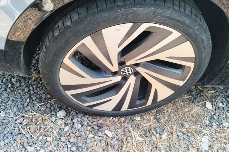 Used Volkswagen ID.4 CROZZ 2022 High-Performance PRIME Edition Right Rear Wheel Hub