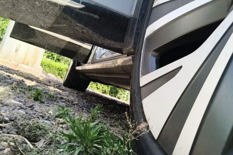 Used Volkswagen ID.4 CROZZ 2022 High-Performance PRIME Edition Right Side Sill
