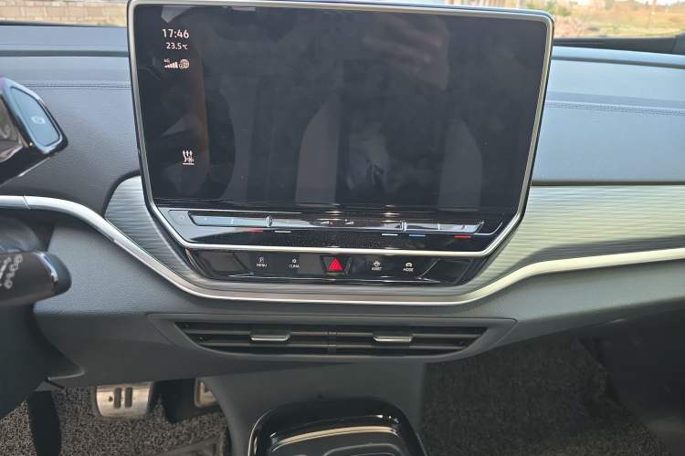 Used Volkswagen ID.4 CROZZ 2022 Standard Range PURE Edition Audio And AC Panel