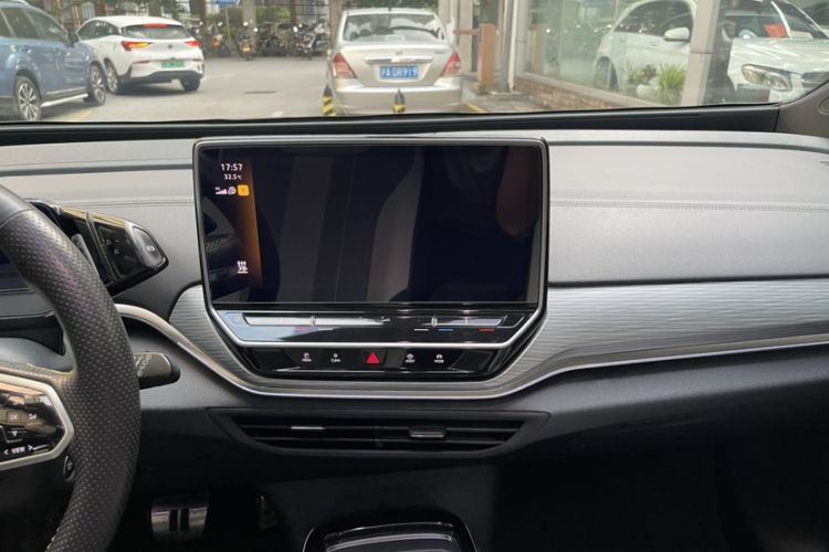 Used Volkswagen ID.4 CROZZ 2022 Long-Range PURE+ Edition Audio And AC Panel
