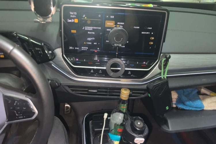 Used Volkswagen ID.4 CROZZ 2022 Long-Range PURE+ Edition Audio And AC Panel