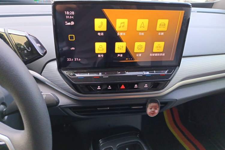 Used Volkswagen ID.4 CROZZ 2022 Long-Range PURE+ Edition Audio And AC Panel