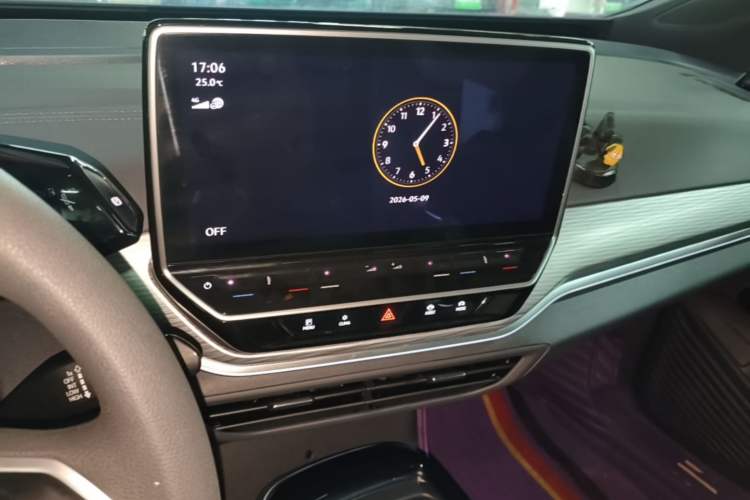 Used Volkswagen ID.4 CROZZ 2022 Long-Range PURE+ Edition Audio And AC Panel