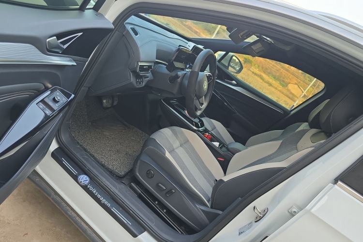 Used Volkswagen ID.4 CROZZ 2022 Standard Range PURE Edition Driver Seat