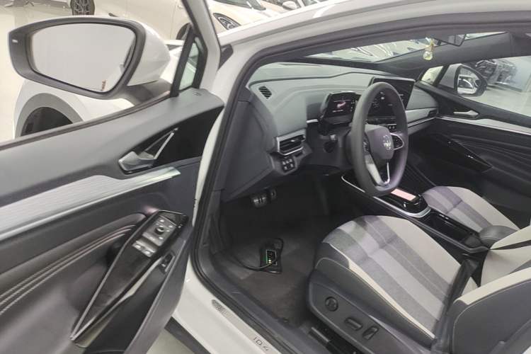 Used Volkswagen ID.4 CROZZ 2022 Long-Range PURE+ Edition Driver Seat