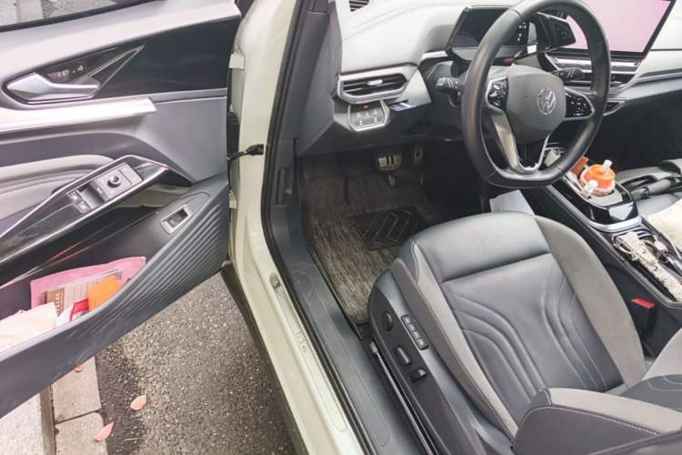Used Volkswagen ID.4 CROZZ 2022 Long-Range PRO Edition Driver Seat