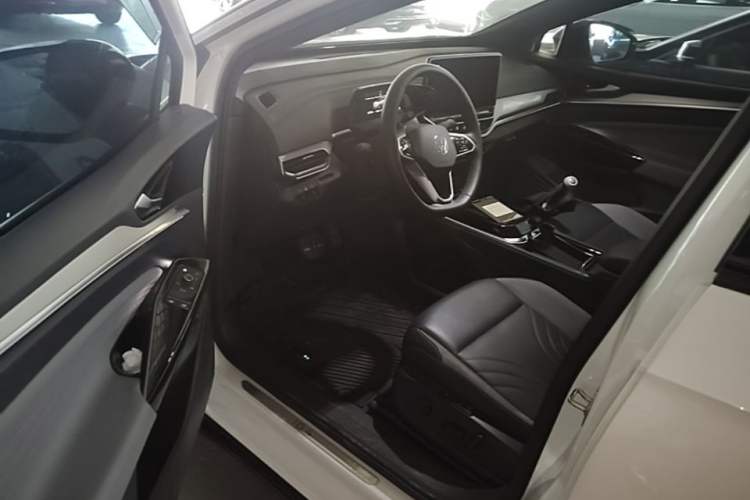 Used Volkswagen ID.4 CROZZ 2022 Long-Range PRO Edition Driver Seat