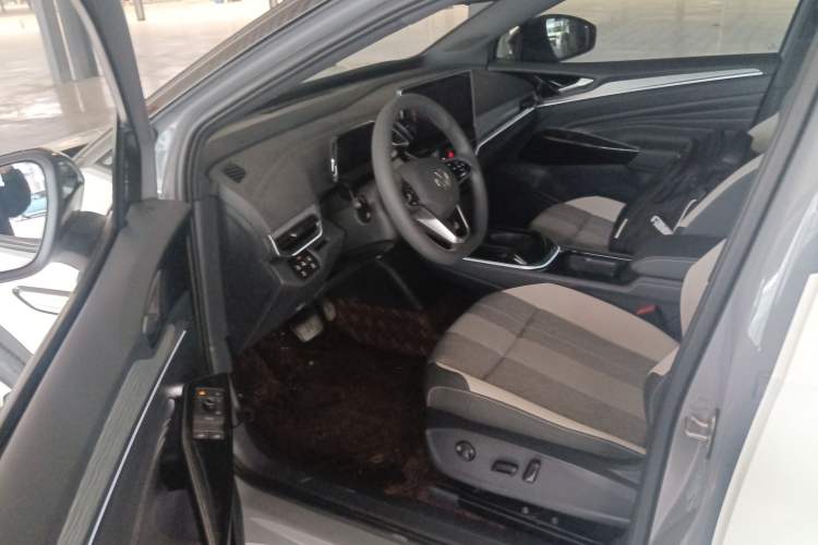 Used Volkswagen ID.4 CROZZ 2022 Standard Range PURE Edition Driver Seat